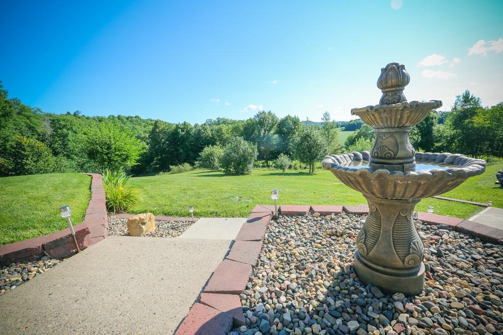 The Meier Inn, A Country Bed & Breakfast Boyceville Exterior photo